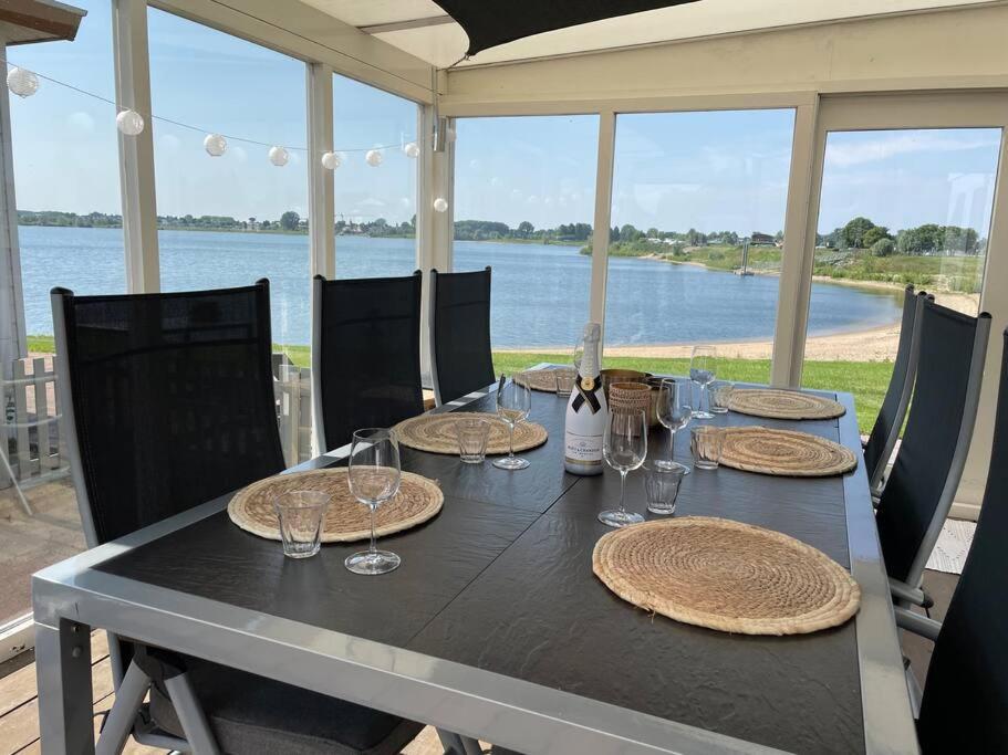 Luxe Chalet Direct Aan Het Water Met Strand Lith Exterior photo